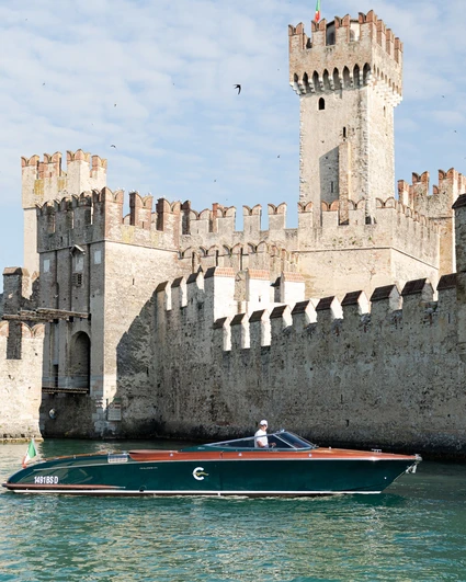 Festa privata in barca: Isola del Garda e Sirmione da San Felice 1